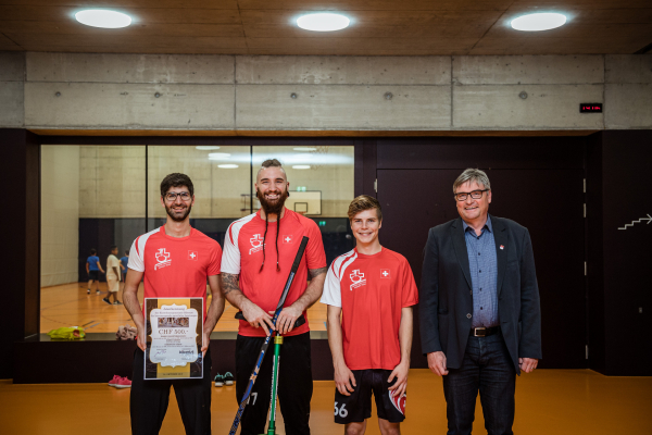 Von links nach rechts: Fabio Gianformaggio, Europameister 2019, 2017 und Weltmeister 2016 / Christian Jäggi, Weltmeister 2018, Vizeeuropameister 2017, Bronzemedaillengewinner 2019 / Simeo Grimm, Bronzemedaillengewinner EM 2019 / Stefan Hug-Portmann, Gemeindepräsident Biberist / Foto von Michel Lüthi